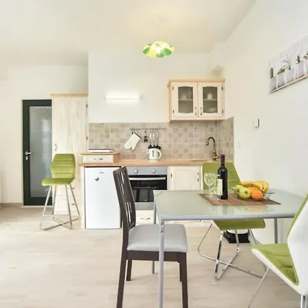 Apartment With Private Pool Trogir
